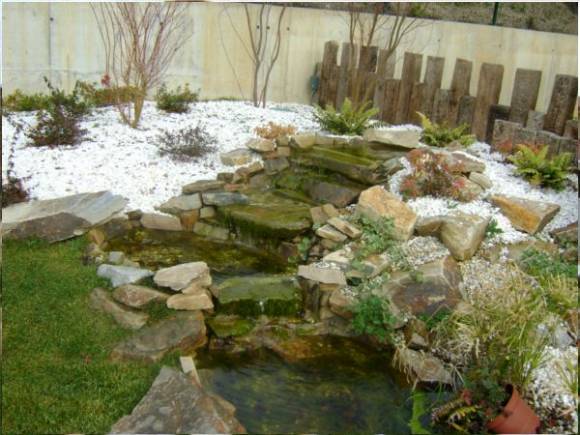 Construcción de un estanque de 4mx6m con un rio de 15m con 7 caidas de